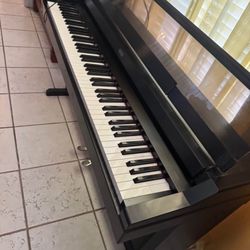 Korg Concert 7000 Piano Great Condition $325 Gilbert And Ray Rd. Check All Pics And Offers.