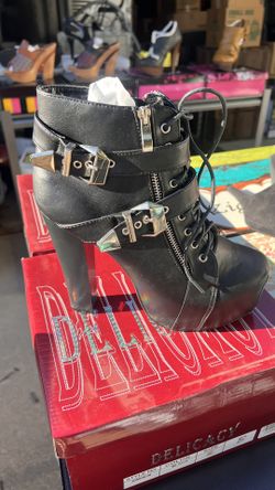 Delicacy Jordon-08 Black Buckle Platform Booties Size 8.5