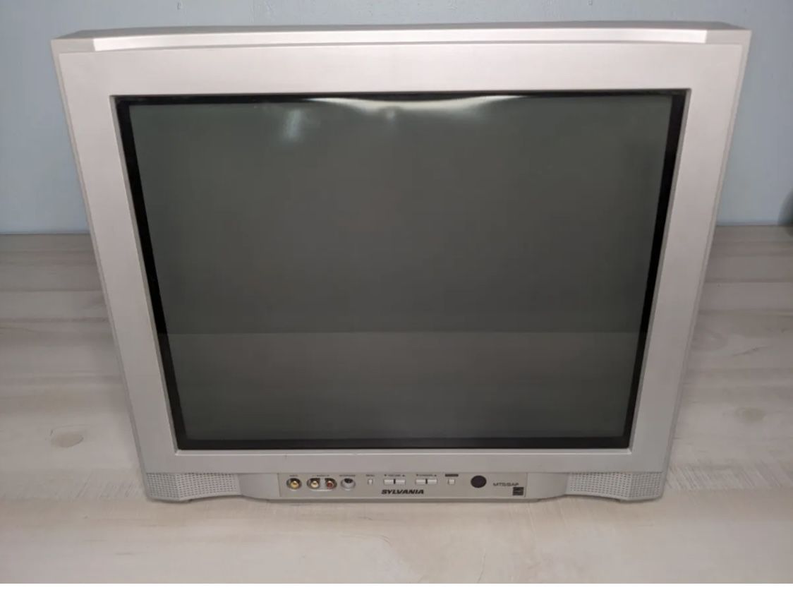 Sylvania SRT2420P 20" CRT TV - No Remote - Tested Working