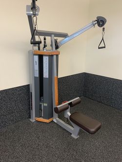 Star trac/ Nautilus Lat Pulldown