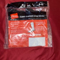 Supreme x Hanes 