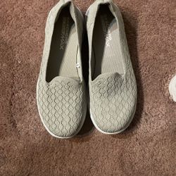 NEW. Woman’s Skechers Goga Max Size 5.5