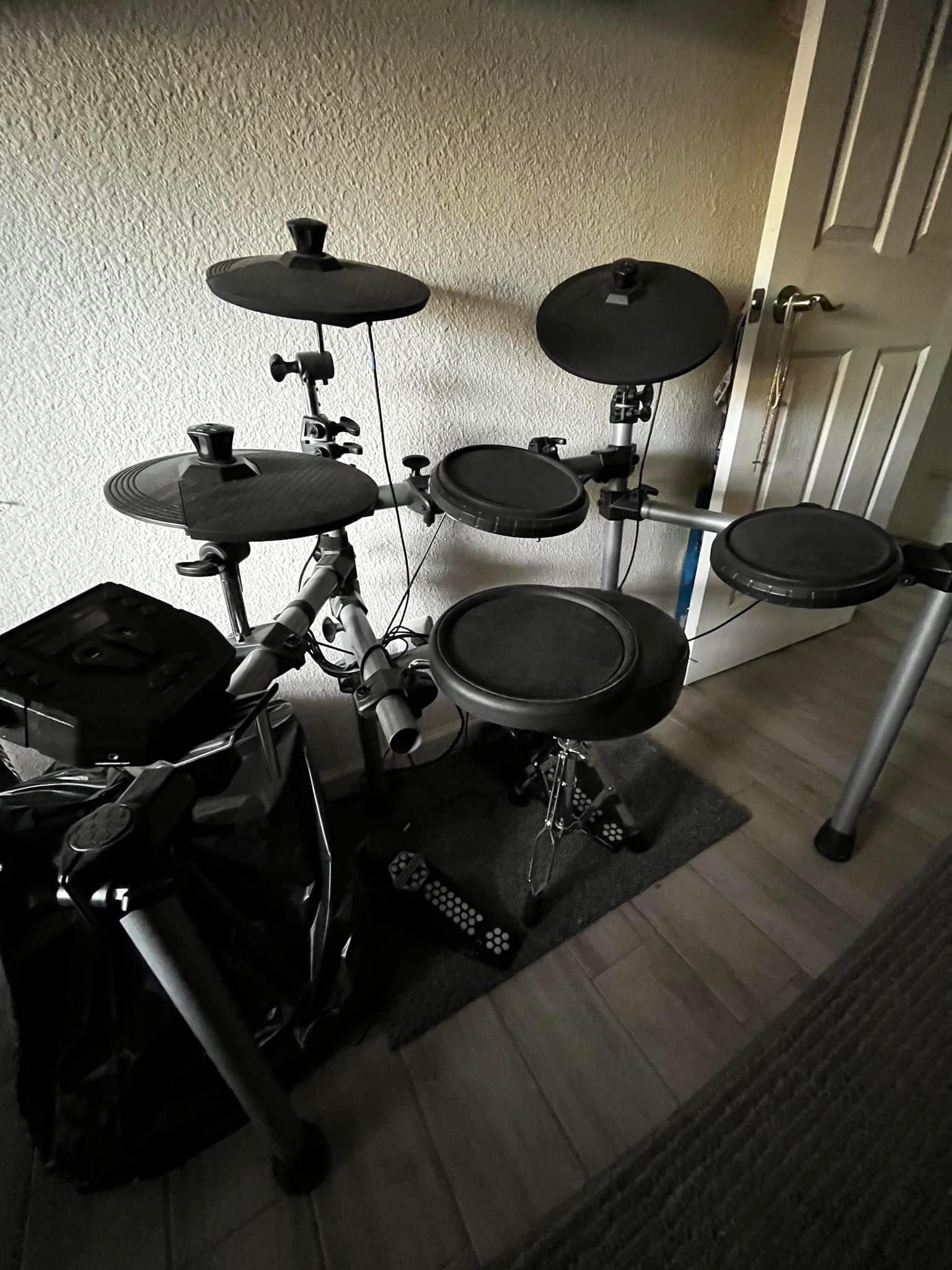 Simmons Drum Set And Amplifier 