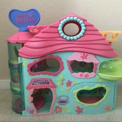 Littlest Pet Shop Play House and Pets