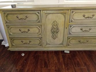 Dresser