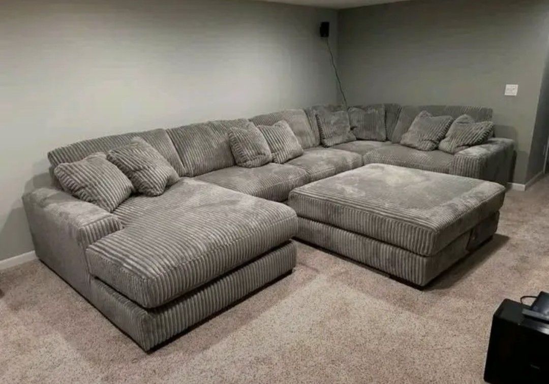 Luxury Sectional + Ottoman – Like New
Upgraded,