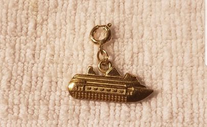 Diamond International Gold Tone Charm!