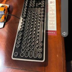 Azio MK Retro Keyboard 