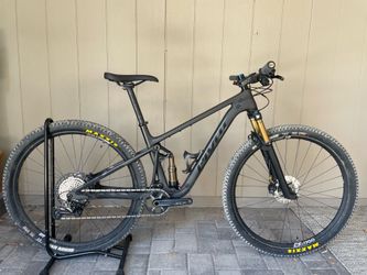 2025 Pivot Mach 4 SL - Medium - Black