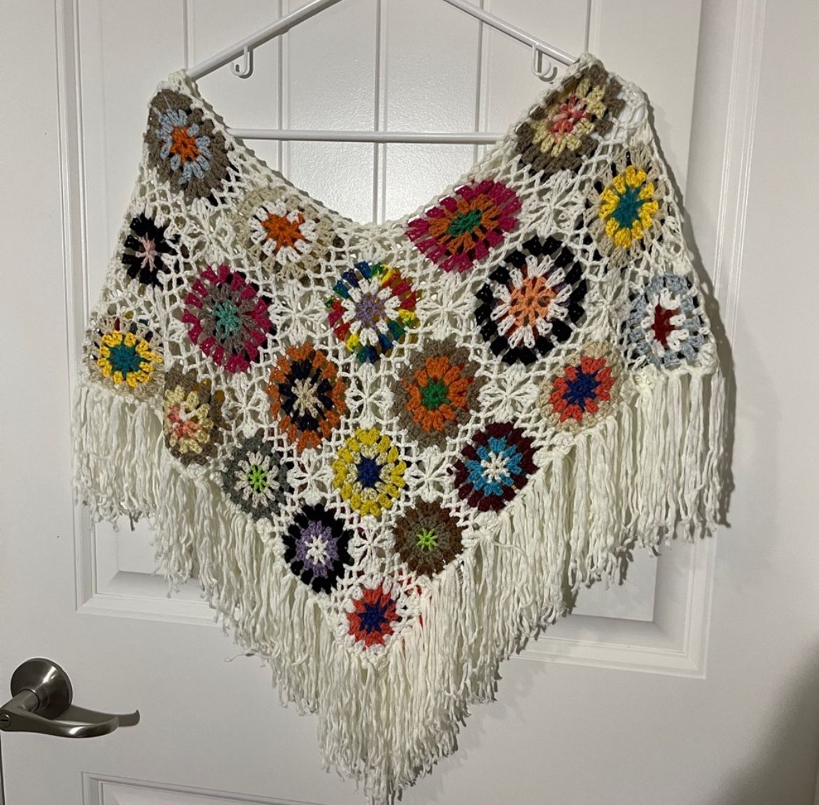 Crochet colorful poncho with fringes from shein size M never worn!
