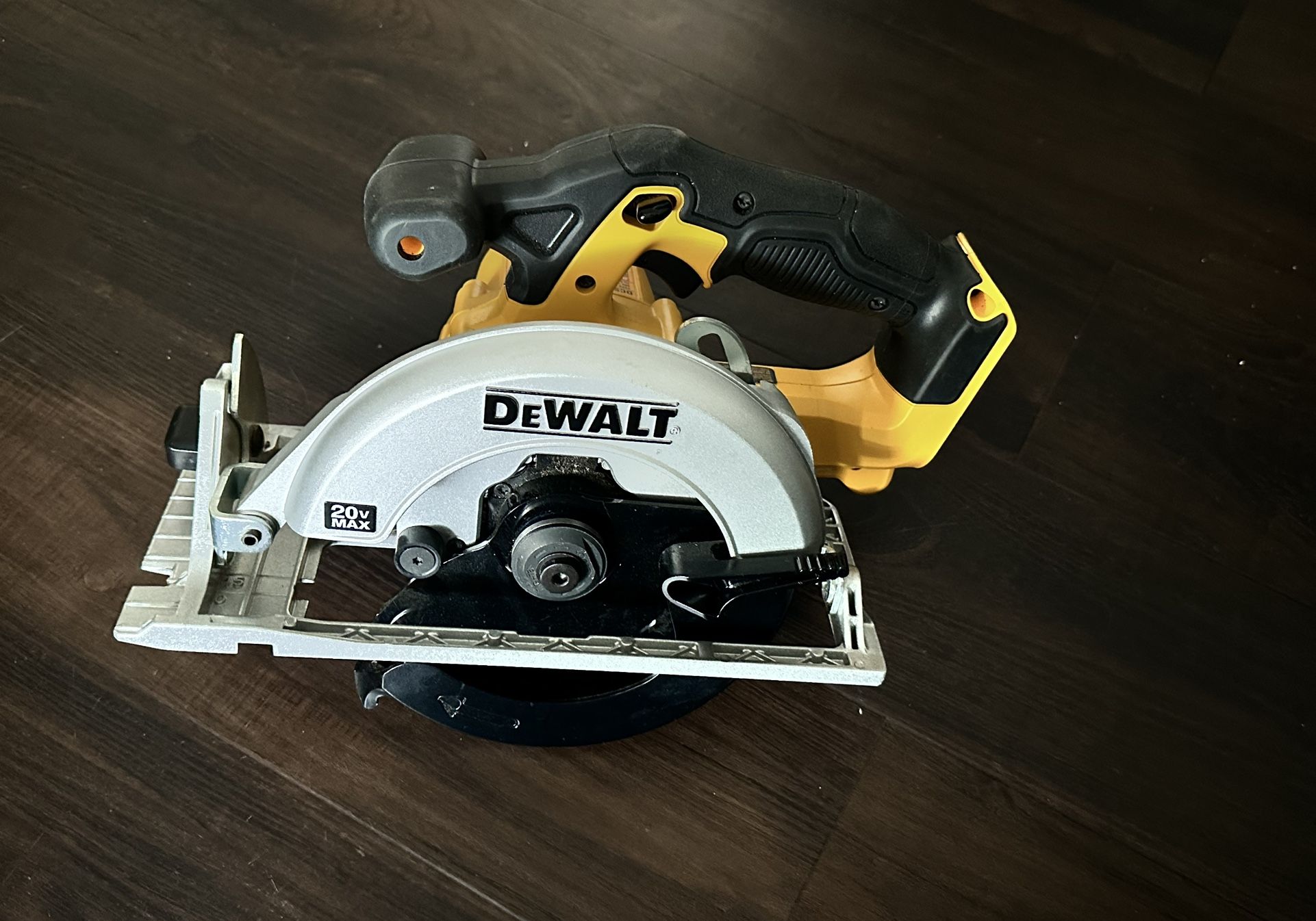 DEWALT 20V MAX Cordless 6.5 in. Sidewinder Style Circular Saw (Tool Only)