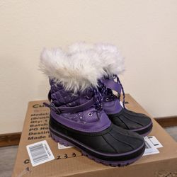 Girls Size 4, Snow Boots. 