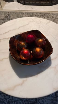 Glass bowl with glass balls