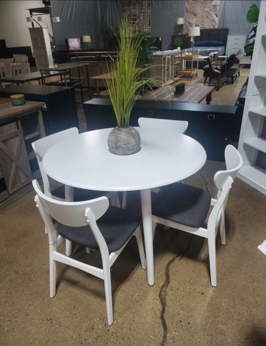 White / Gray Mid Century Modern Style Dining Set (New)