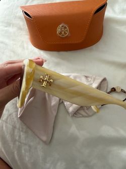 Tory burch creme sunglasses