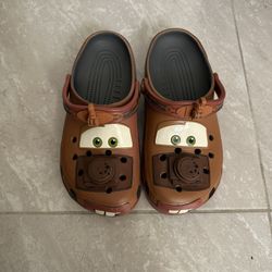 Mater Crocs 