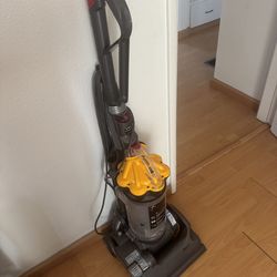 Dyson vacuum FOR SALE