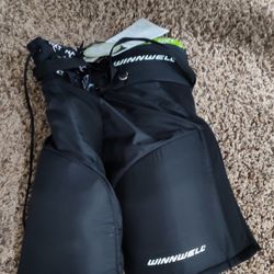 Youth large hockey pants with tags pads football black winnwell