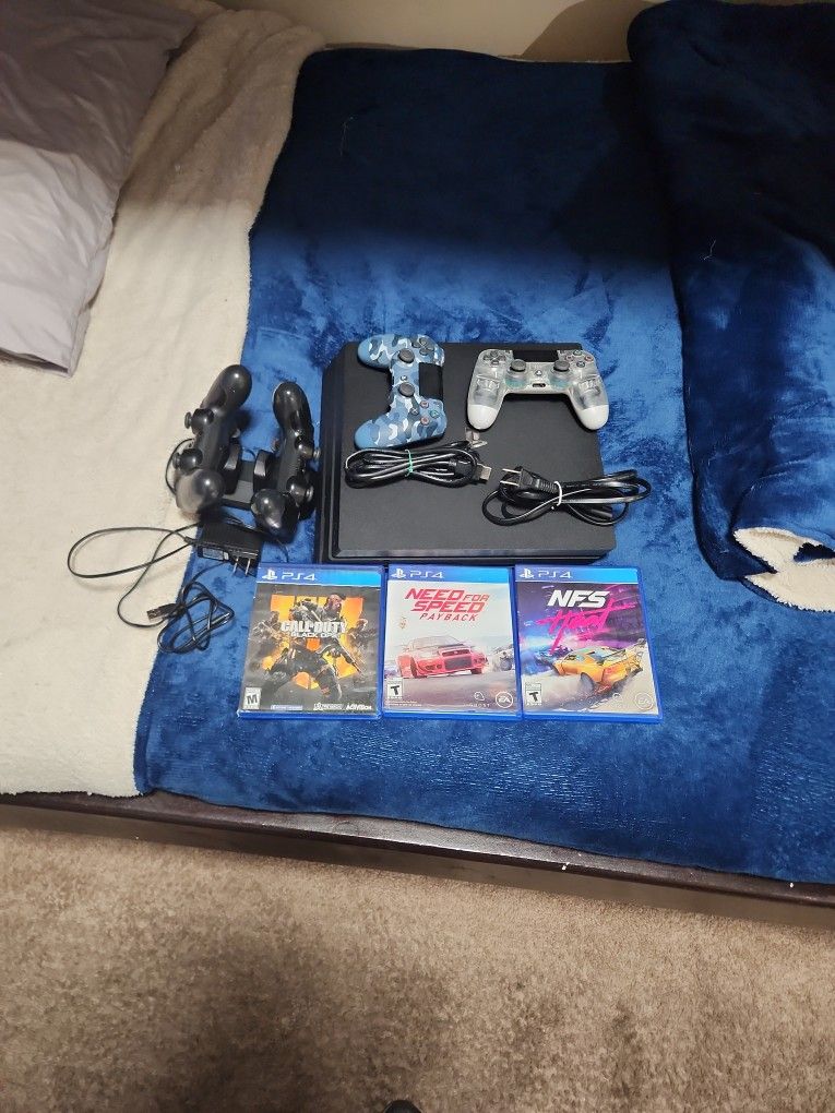 PS4 PRO CONSOLE BUNDLE