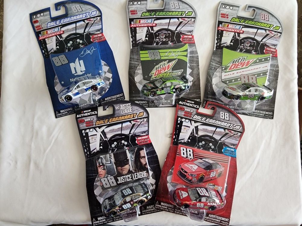 1:64 * DALE EARNHARDT JR. * NASCAR COLLECTION