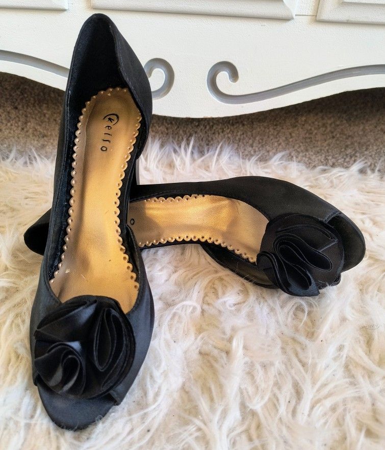 Elegant peep toe black heels with beautiful fabric rose in the front- Excellent condition. Size 7.5