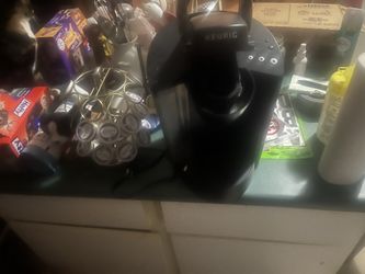 Keurig coffee maker and holder