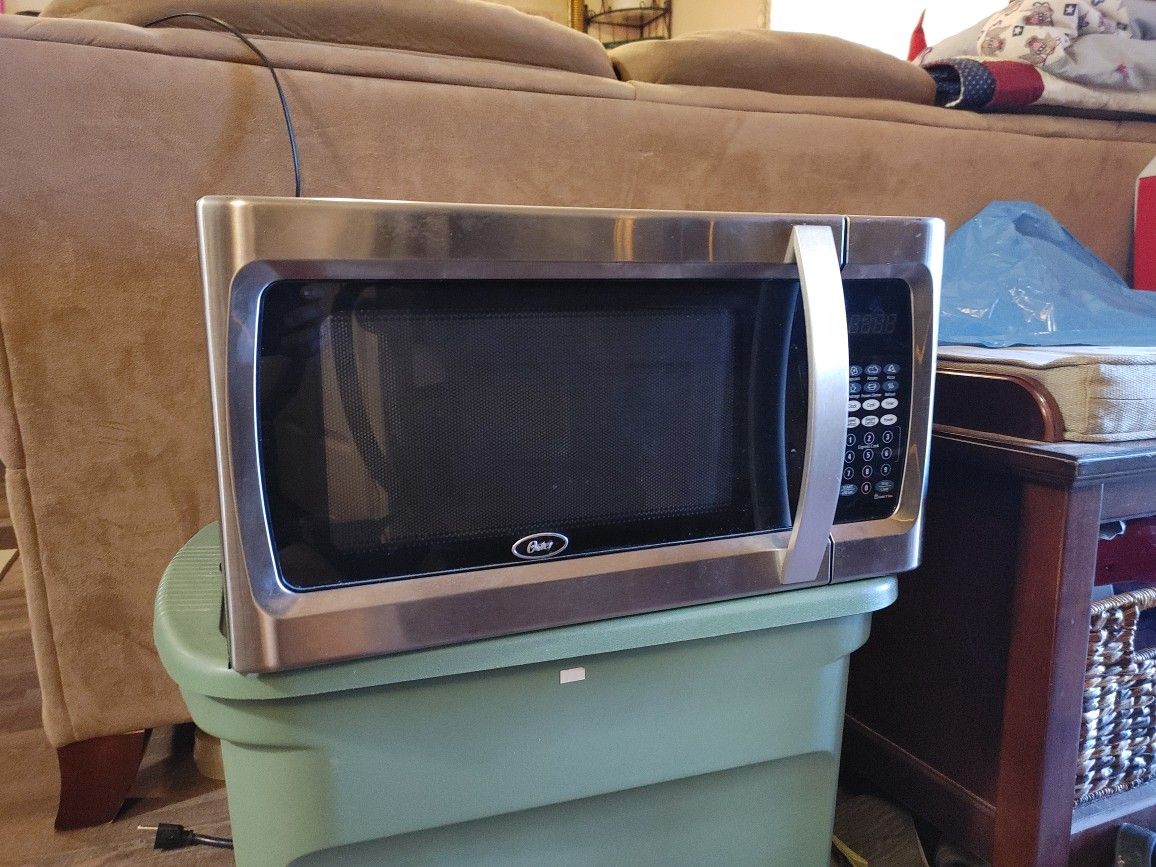 Oster 1.3 cu ft 1100 Watt Microwave Oven Stainless Steel OGZF1301
