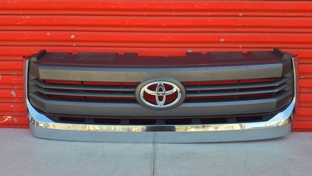 Toyota Tundra Front Upper Grill 2015-2017