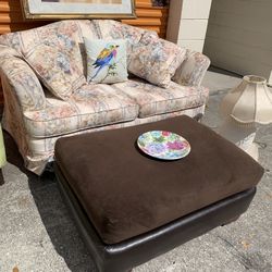 Sofa And Ottoman $99 🛋🌸🌺🛋🎁