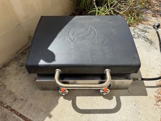 Blackstone 22” Two-Burner Tabletop Griddle with Hood
