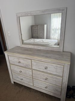 Dresser and bed room set