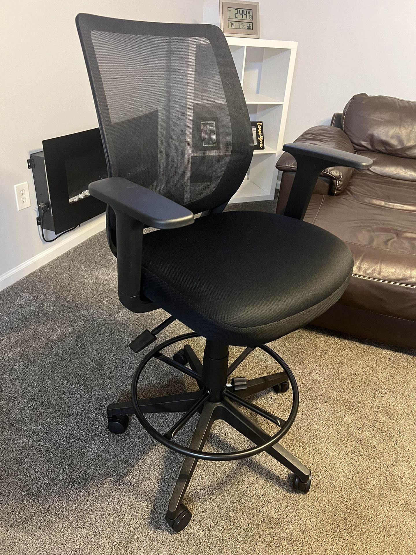 Staples Essentials Ergonomic Fabric Swivel Task Chair, Black (UN56947)