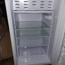 4.4 Cu Ft Magic Chef Compact Refrigerator 