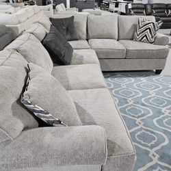Claremont 2 Piece Sectional/ Fast Delivery 