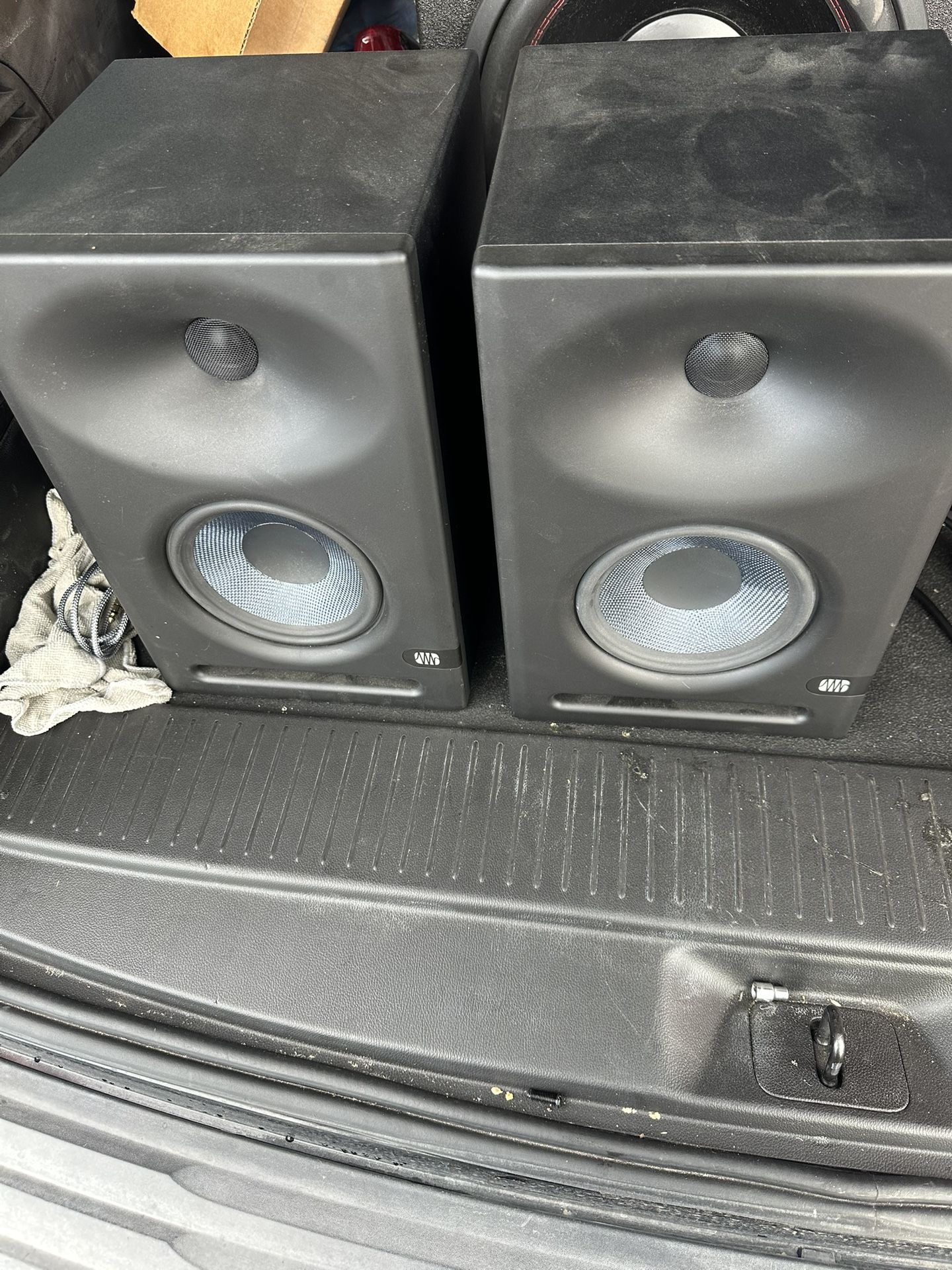 Studio Monitors 