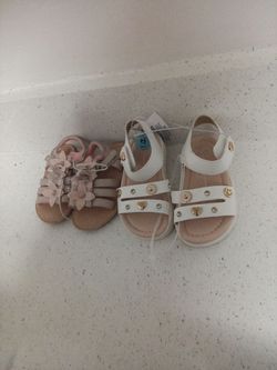 Girls sandals Both For Only $14🙀$6each