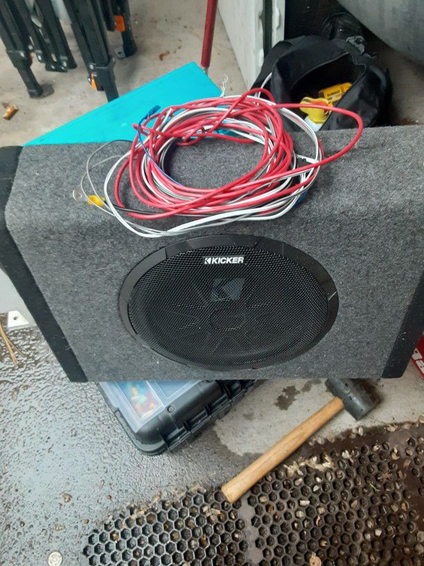 Kicker 2 In 1 Sub And Amp