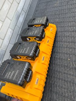 DeWalt 20V XR 5Ah Batteries with 4-Multi-Port Charger