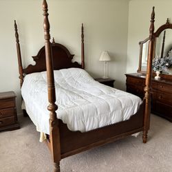 Fine Vintage Broyhill Sutter Street Collection Furniture Bedroom Set, 6 pieces, excellent condition, solid wood and walnut veneers.  4 poster queen be