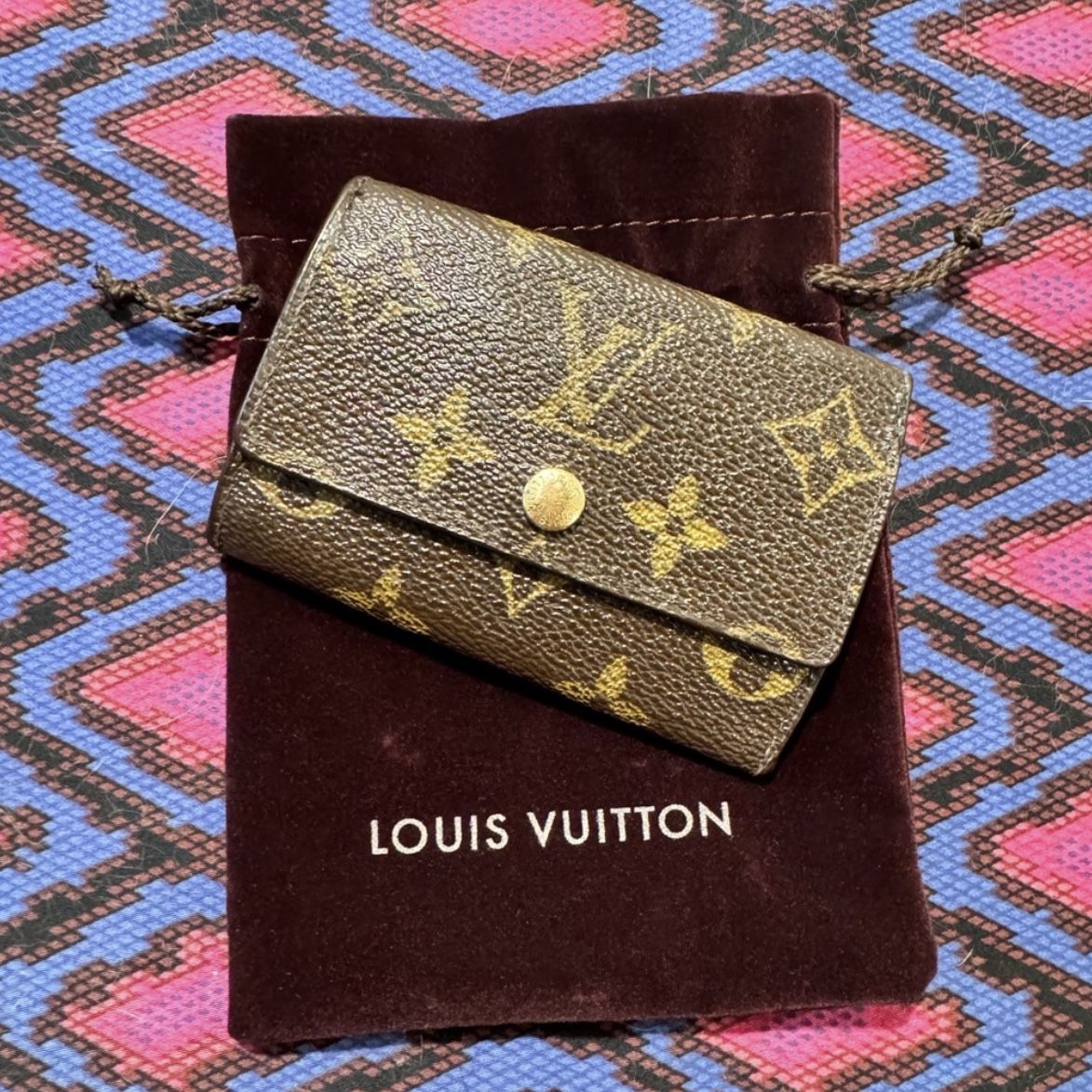 100% Authentic Louis Vuitton 6-Ring Key Holder