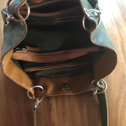 Leather purse. Nine  West.