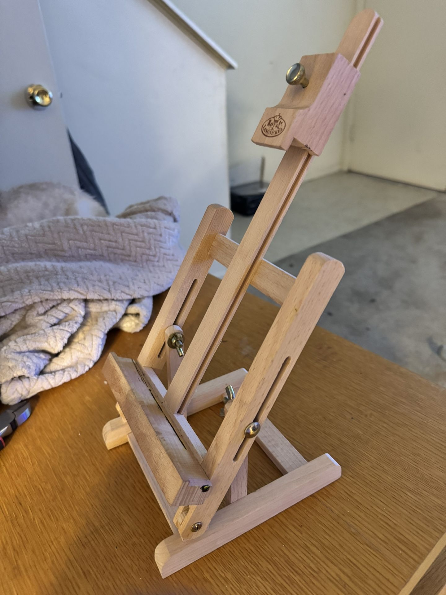 Easel