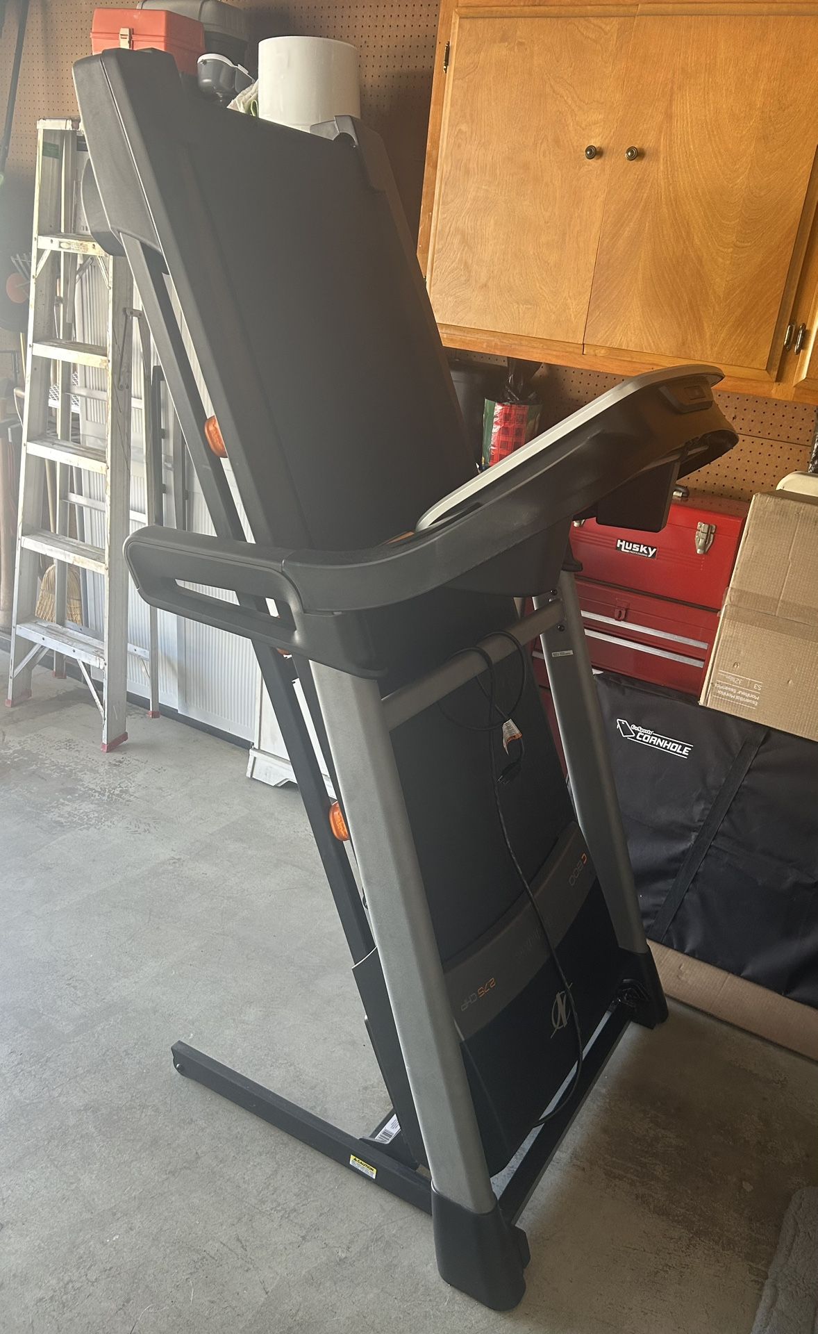Nordictrack C800 Treadmill & Schwinn A40 Elliptical Bundle: