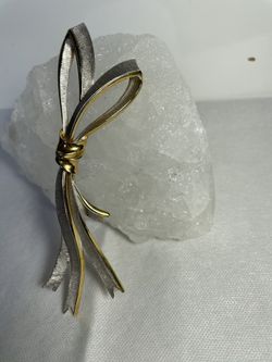 Beautiful Marvella two tone brooch