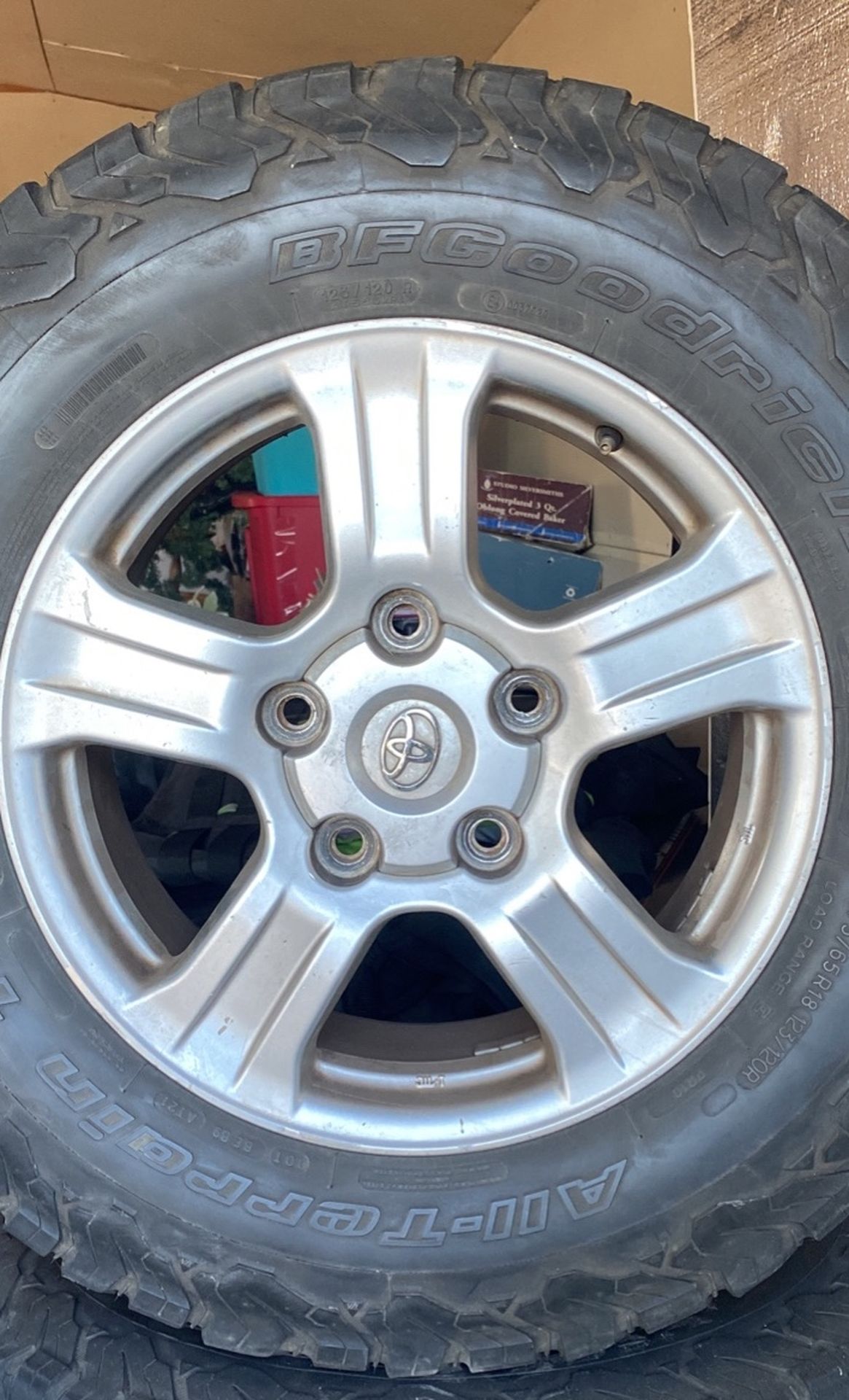Toyota tundra wheels 18” W/ BFG KO2 Tires