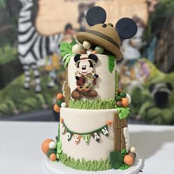 Cake fake Mickey Mouse Safari