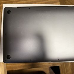 MacBook Air 2021 M1 - 512GB SSD - Cracked Screen + Water Damage (Read Description)