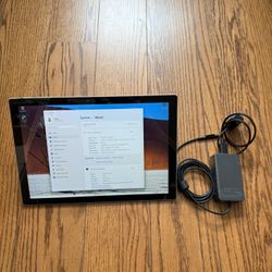 Microsoft Surface Pro 4/8GB RAM/256GB SSD/Windows 11 Pro