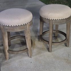 2ft.  stools.. Good condition.They just need to be tightened..