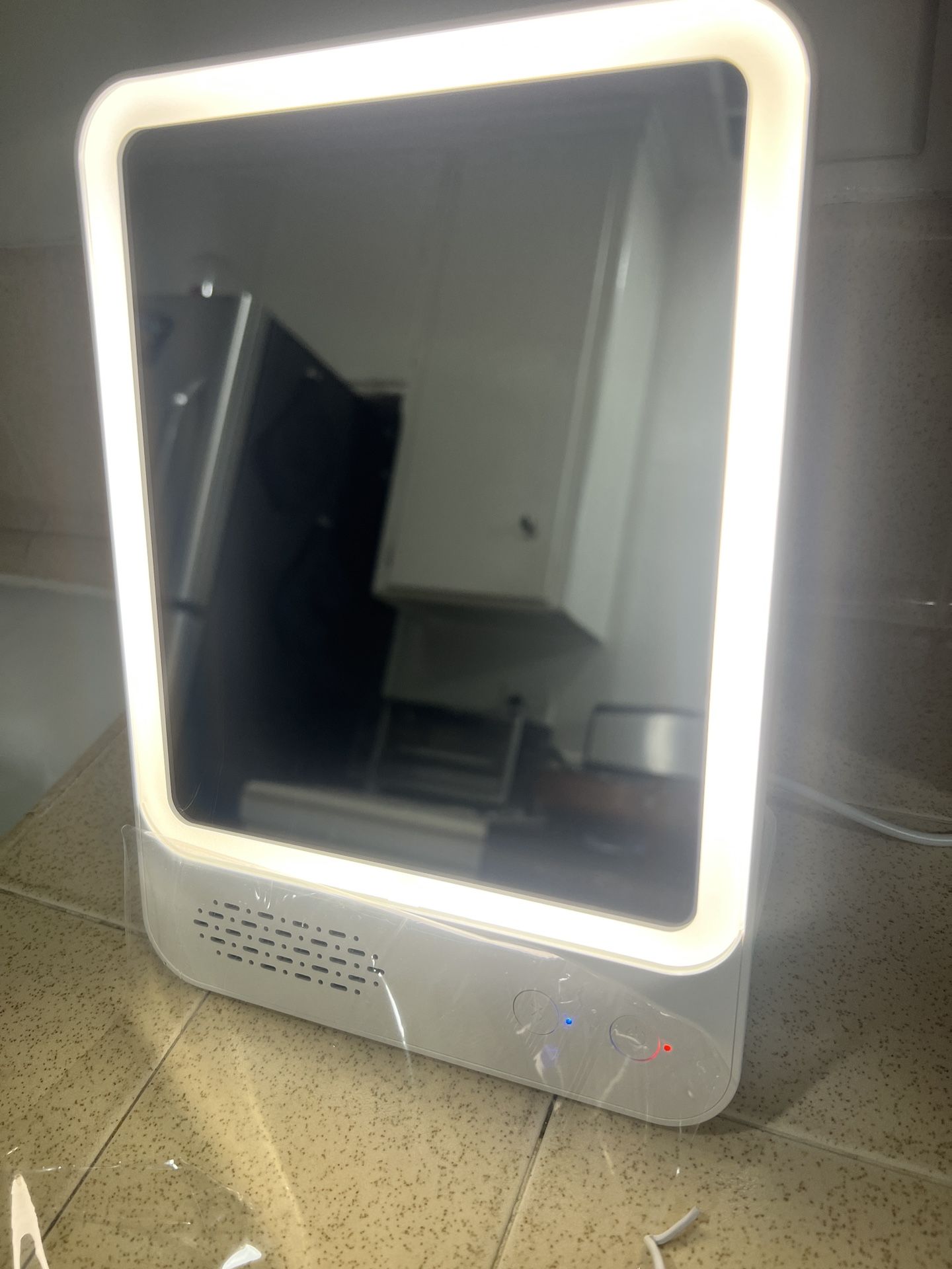 LED MAKEUP MIRROR WITH BLUETOOTH